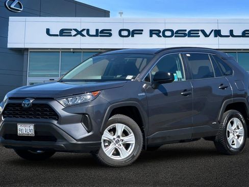 Used 2019 Toyota RAV4 LE AWD/4WD image 1
