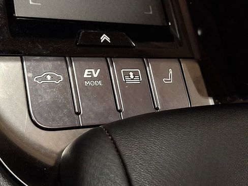 Used 2018 Lexus LS 500h AWD image 18