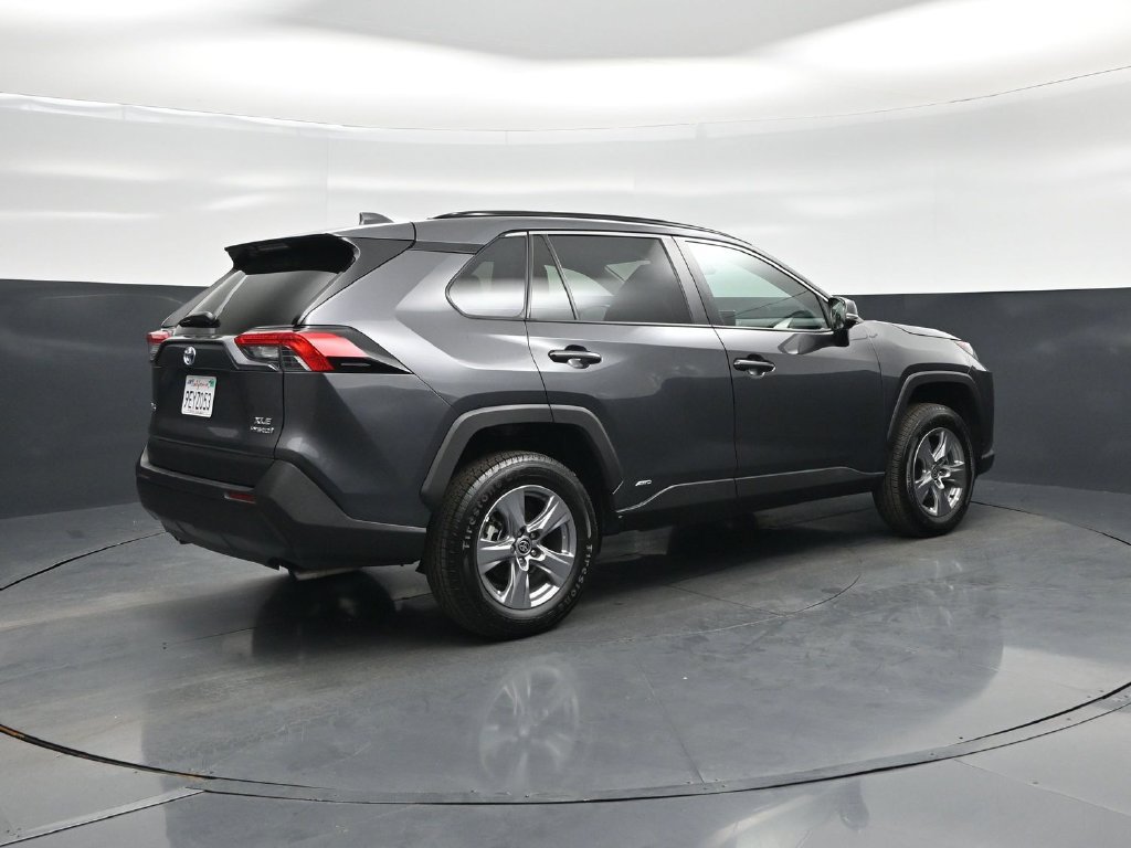 Used 2022 Toyota RAV4 XLE AWD/4WD image 26