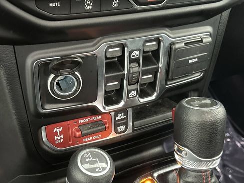 Used 2021 Jeep Wrangler Unlimited Rubicon AWD/4WD image 17