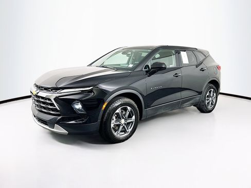 Used 2025 Chevrolet Blazer LT FWD image 3