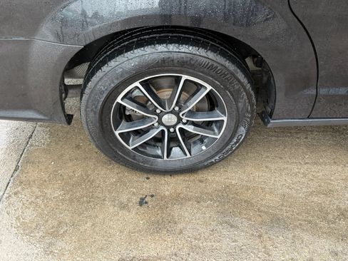 Used 2018 Dodge Grand Caravan GT FWD image 46