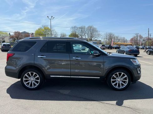 Used 2017 Ford Explorer Limited image 7