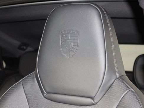 Used 2025 Porsche Cayenne image 19