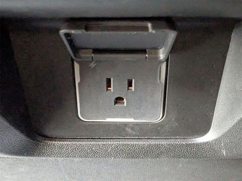 Used 2023 Chevrolet Tahoe Z71 w/ Luxury Package image 15