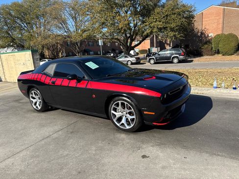 Used 2015 Dodge Challenger SXT Plus w/ Driver Convenience Group image 2