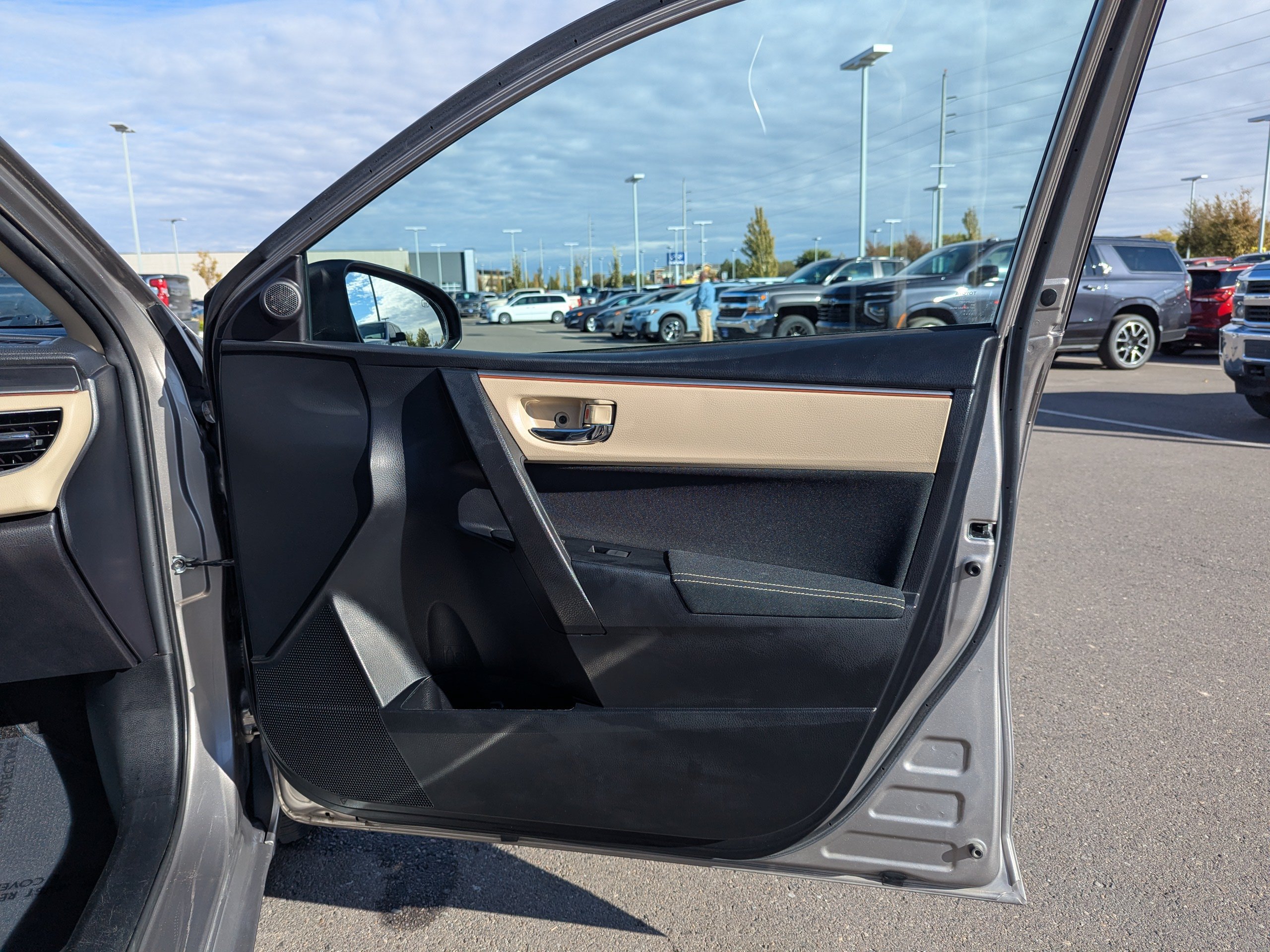 Used 2016 Toyota Corolla LE FWD image 35