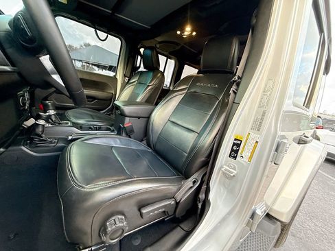 Used 2022 Jeep Wrangler Unlimited Sahara w/ Cold Weather Group image 23