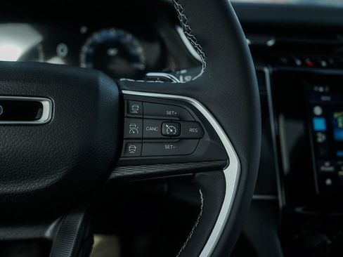 New 2025 Jeep Grand Cherokee L Altitude image 23