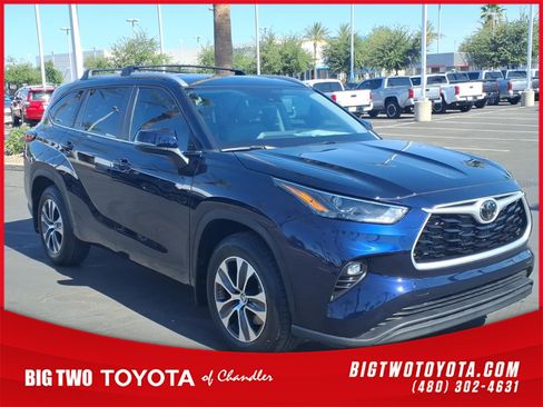 Used 2023 Toyota Highlander XLE FWD image 1