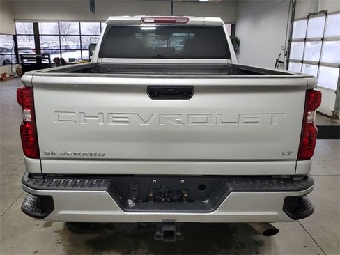 Used 2022 Chevrolet Silverado 2500 LT w/ Convenience Package image 5