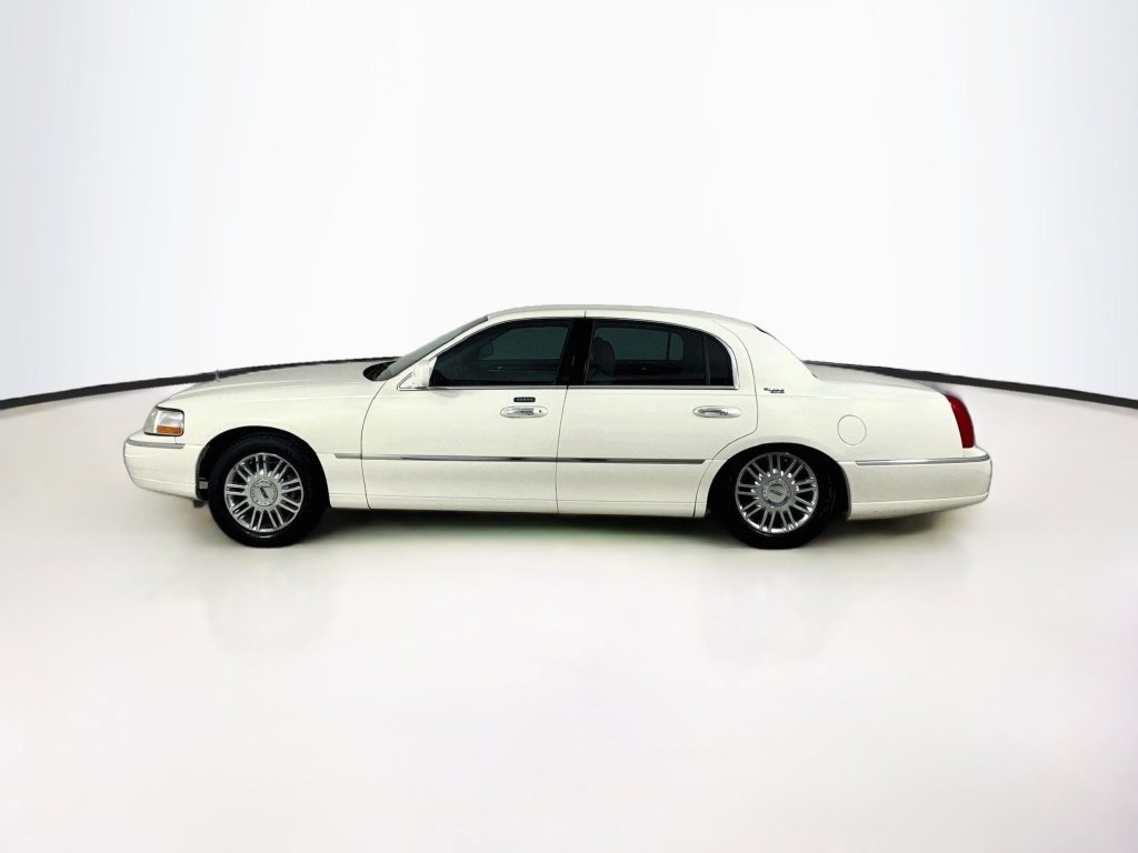 Used 2007 Lincoln Town Car Signature Limited RWD image 4