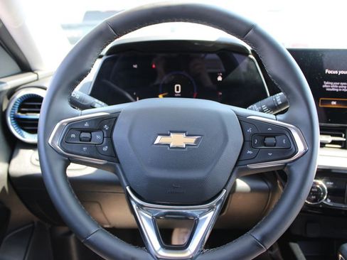 Used 2025 Chevrolet Trax LT w/ LT Convenience Package image 33