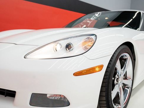 Used 2009 Chevrolet Corvette Coupe w/ Z51 Performance Package RWD image 35