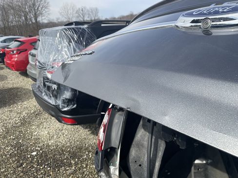 Used 2018 Ford Taurus SEL w/ Equipment Group 201A image 11