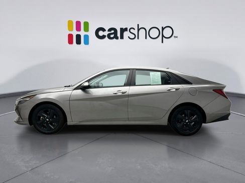 Used 2023 Hyundai Elantra SEL FWD image 2