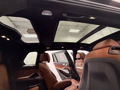 Used 2023 BMW X7 M60i image 43