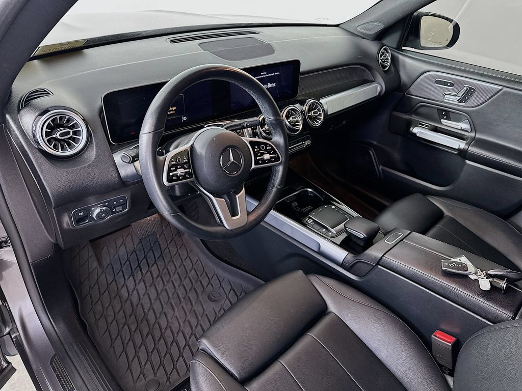 Used 2021 Mercedes-Benz GLB 250 w/ Premium Package image 29