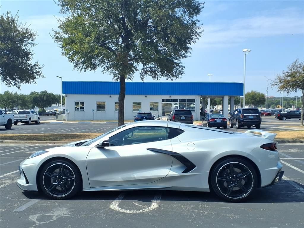 Used 2021 Chevrolet Corvette Stingray Preferred Cpe w/ Z51 Performance Package RWD image 10