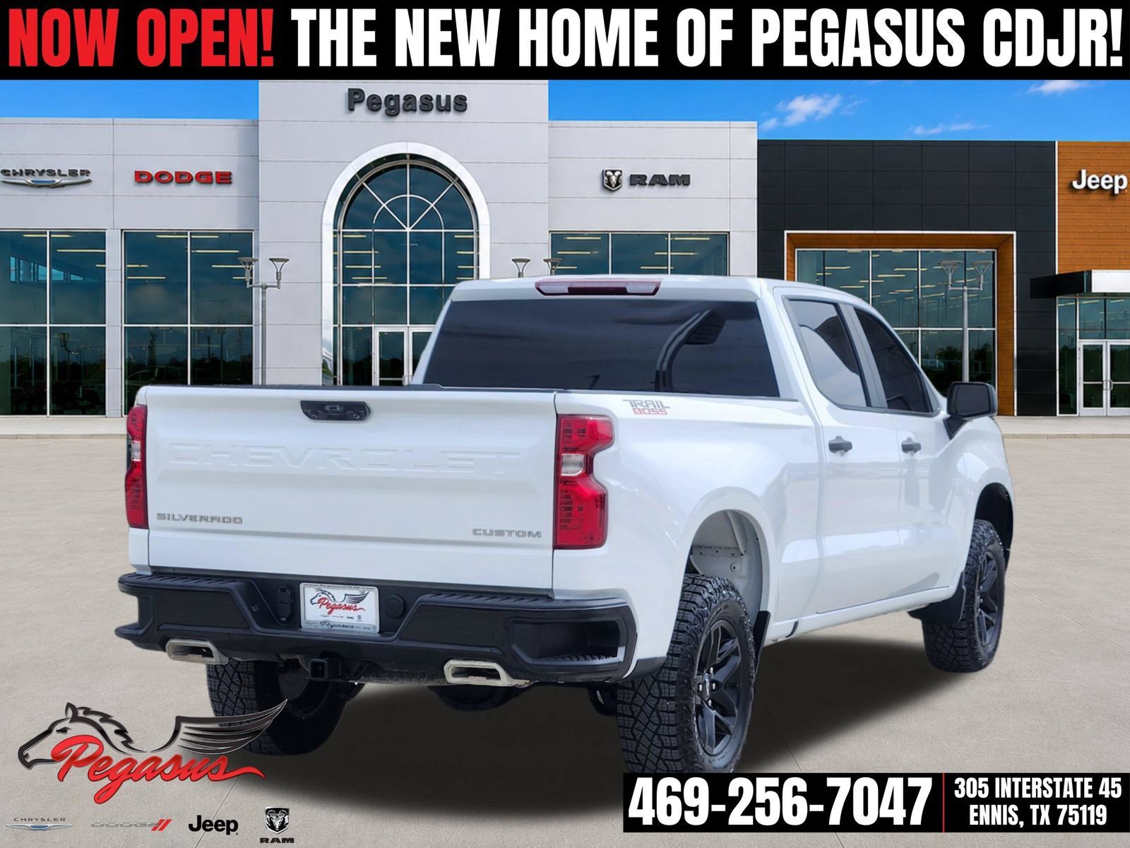 Used 2023 Chevrolet Silverado 1500 Custom Trail Boss AWD/4WD image 5