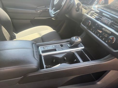 Used 2024 Nissan Pathfinder SV FWD image 18