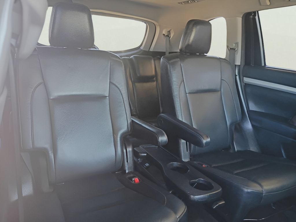 Used 2018 Toyota Highlander XLE AWD/4WD image 30