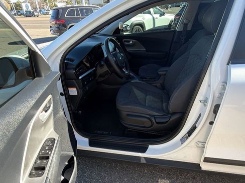 Used 2021 Kia Niro LX image 14