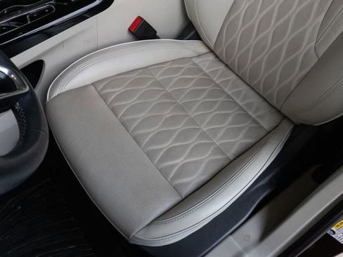 Used 2023 Buick Envision Avenir image 23