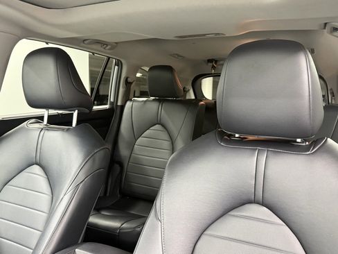 Used 2024 Toyota Highlander LE image 19