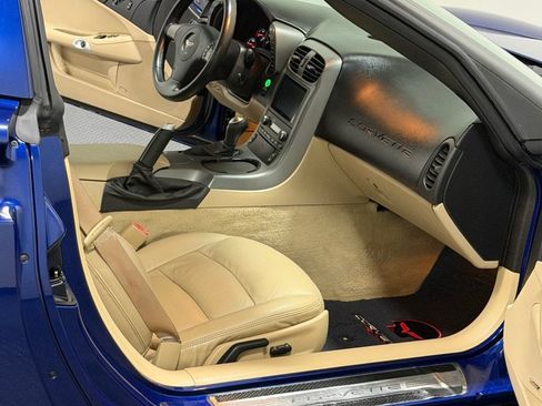 Used 2007 Chevrolet Corvette Coupe w/ Preferred Equipment Group RWD image 9