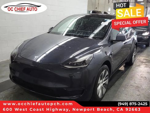 Used 2024 Tesla Model Y Long Range AWD/4WD image 1