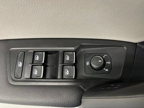 Used 2019 Volkswagen Tiguan SE w/ Panoramic Sunroof Package AWD/4WD image 29