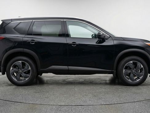 Used 2025 Nissan Rogue SV image 11