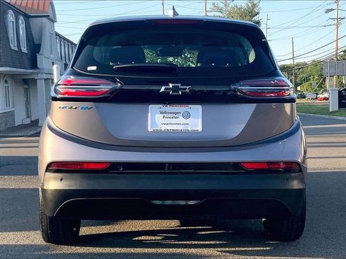 Used 2023 Chevrolet Bolt LT w/ Infotainment Package FWD image 6