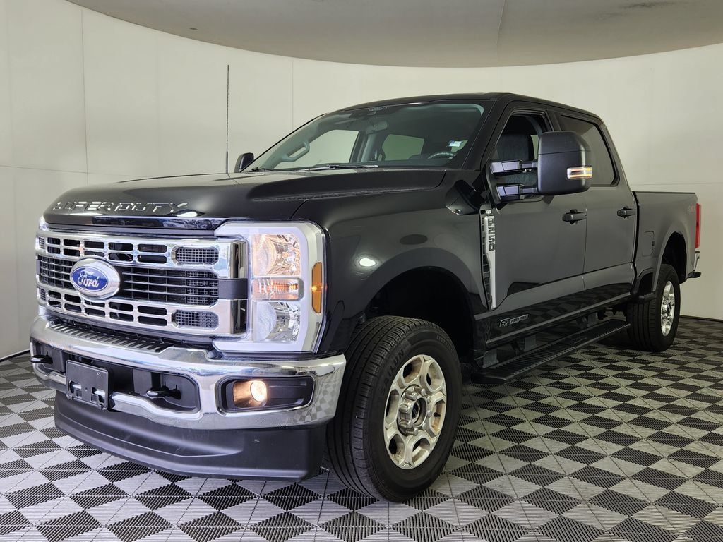 Used 2025 Ford F250 XLT AWD/4WD image 3