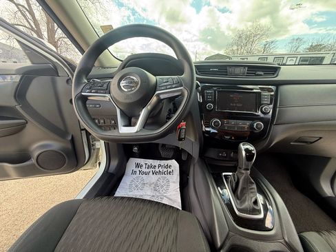 Used 2020 Nissan Rogue S image 17