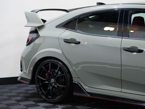 Used 2018 Honda Civic Type R image 12