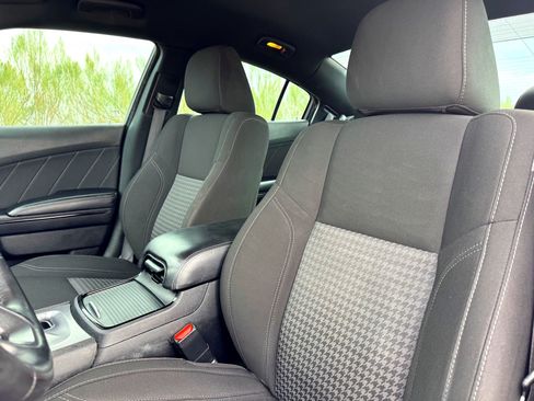 Used 2020 Dodge Charger SXT w/ Blacktop Package image 13