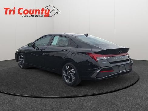 Used 2025 Hyundai Elantra SEL FWD image 6