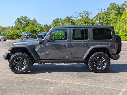 Used 2025 Jeep Wrangler Unlimited Rubicon 4xe w/ Convenience Group AWD/4WD image 6