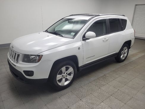 Used 2017 Jeep Compass Latitude w/ Sun/Sound Group AWD/4WD image 2