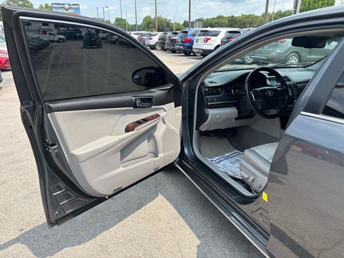 Used 2012 Toyota Camry XLE w/ Leather Pkg FWD image 15