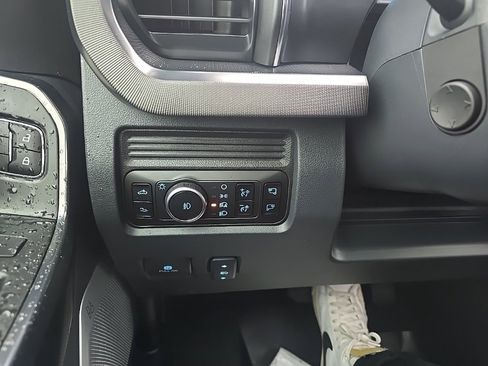 Used 2026 Ford F250 Platinum w/ Tremor Off-Road Package image 18