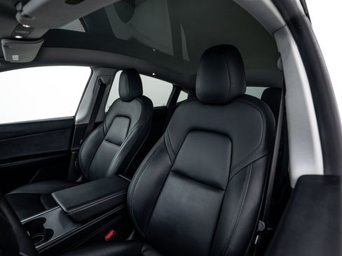 Used 2021 Tesla Model Y Long Range image 13