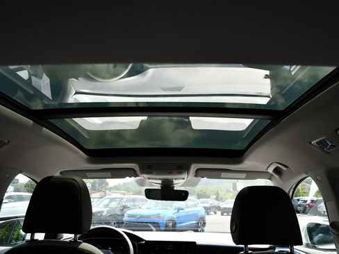 New 2026 Volkswagen Taos SE AWD/4WD image 32