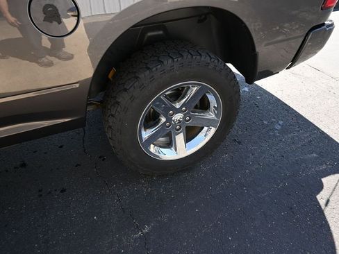 Used 2017 RAM 1500 Express w/ Express Value Package AWD/4WD image 25
