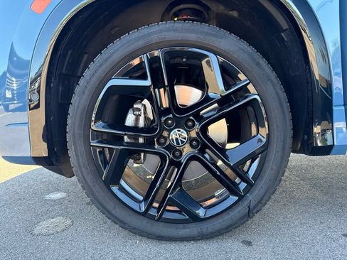 Certified 2025 Volkswagen Tiguan SE R-Line AWD/4WD image 28
