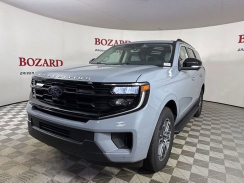 New 2025 Ford Expedition Active image 3