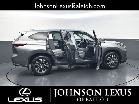 Used 2026 Toyota Highlander XLE image 32