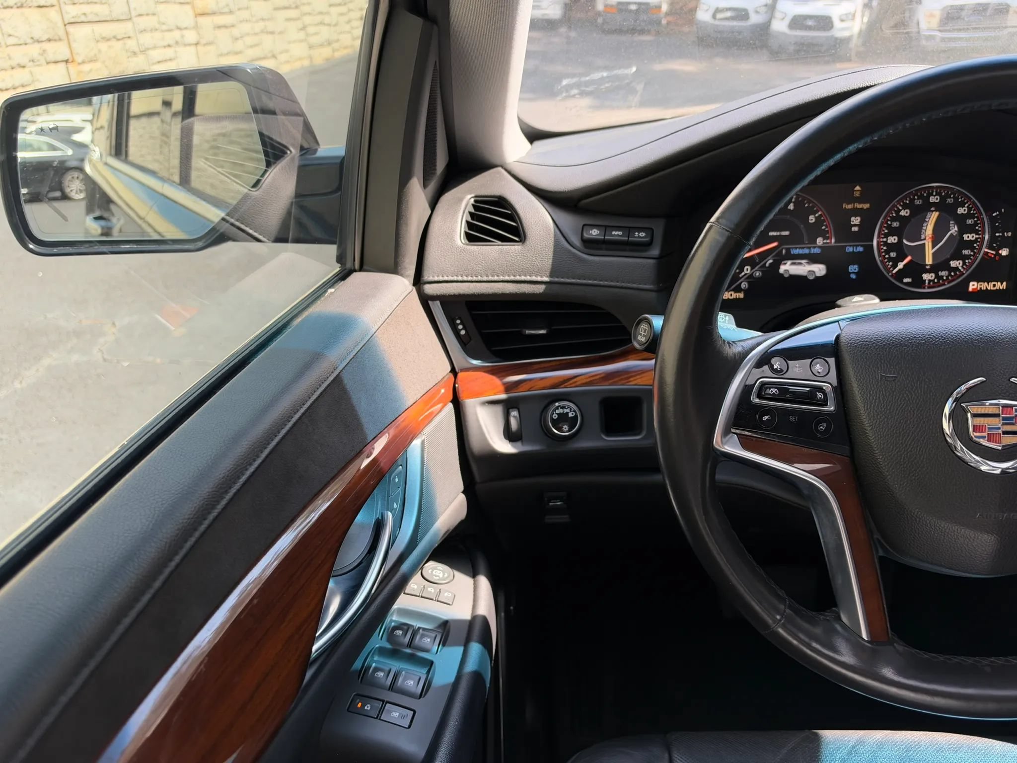 Used 2015 Cadillac Escalade Premium RWD image 18